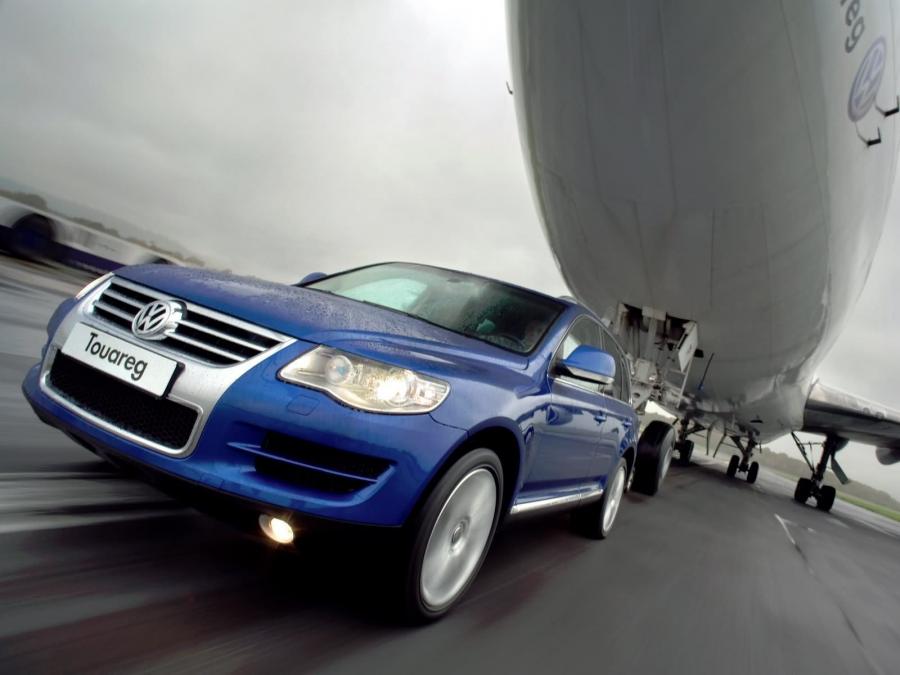Volkswagen Touareg V10 TDi Tows Boeing 747 '2006
